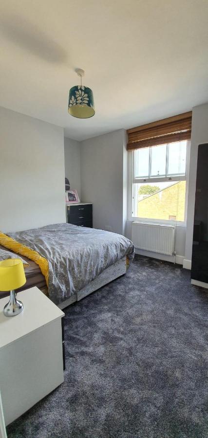 Camden Guest House Double Bedroom With Super Large King Bed Londres Extérieur photo